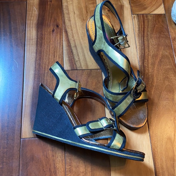 Betseyville Wedges - Picture 2 of 2